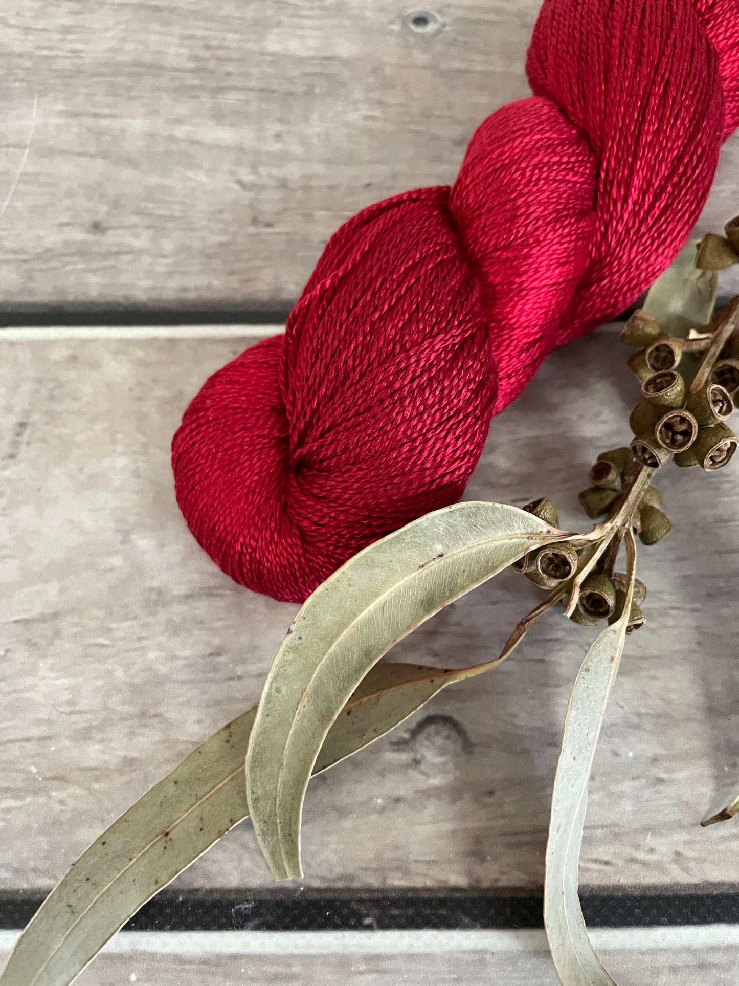Dark Lacquer red - 3 ply in Mulberry silk - Ginseng hl