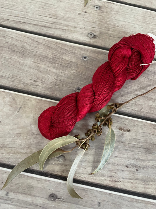 Dark Lacquer red - 3 ply in Mulberry silk - Ginseng hl