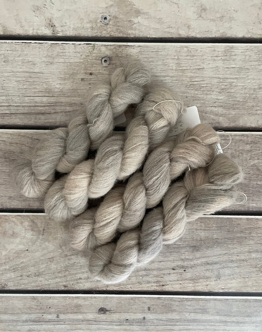 Oysters (light) - 2 ply Suri/merino fluff - Rosemary