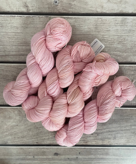 Dragons Gold - light - 4ply/fingering - silk and merino yarn - Jasmine 4