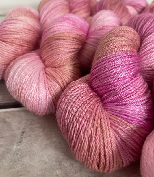 Dragons Gold - 4ply/fingering - silk and merino yarn - Jasmine 4