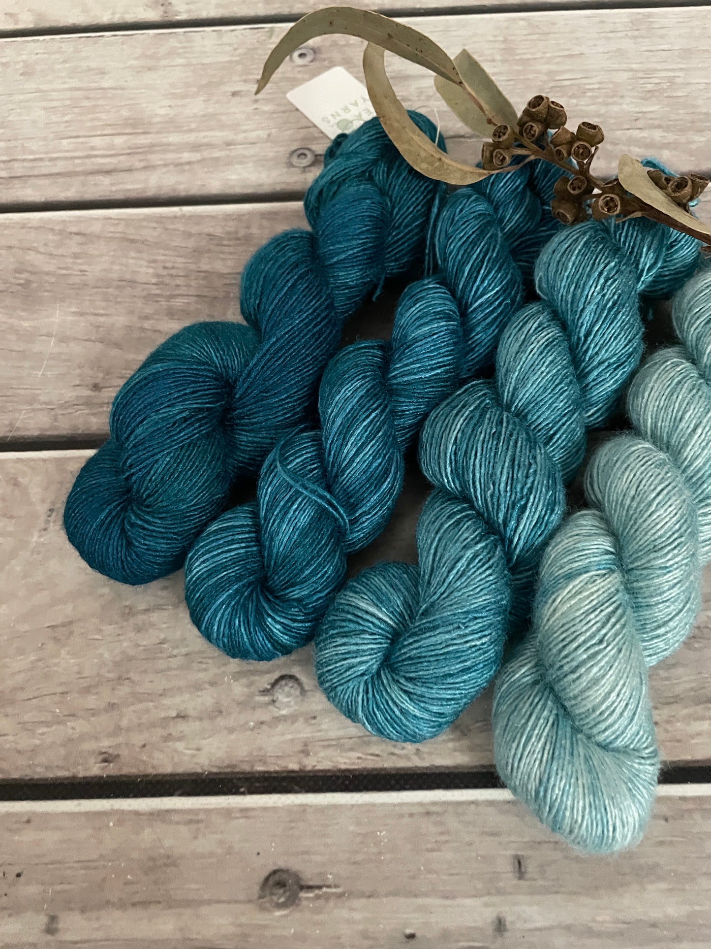 Murmurs fade - 4 ply Tussah silk singles - Sulkazura