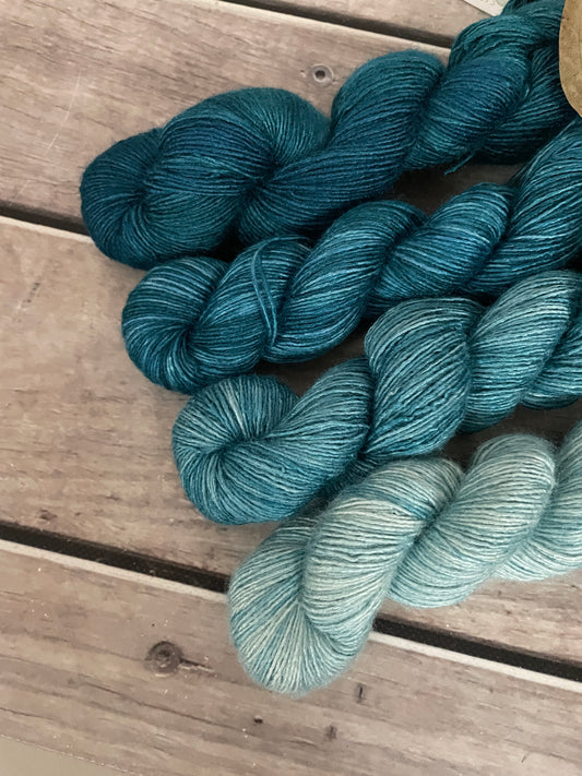 Murmurs fade - 4 ply Tussah silk singles - Sulkazura