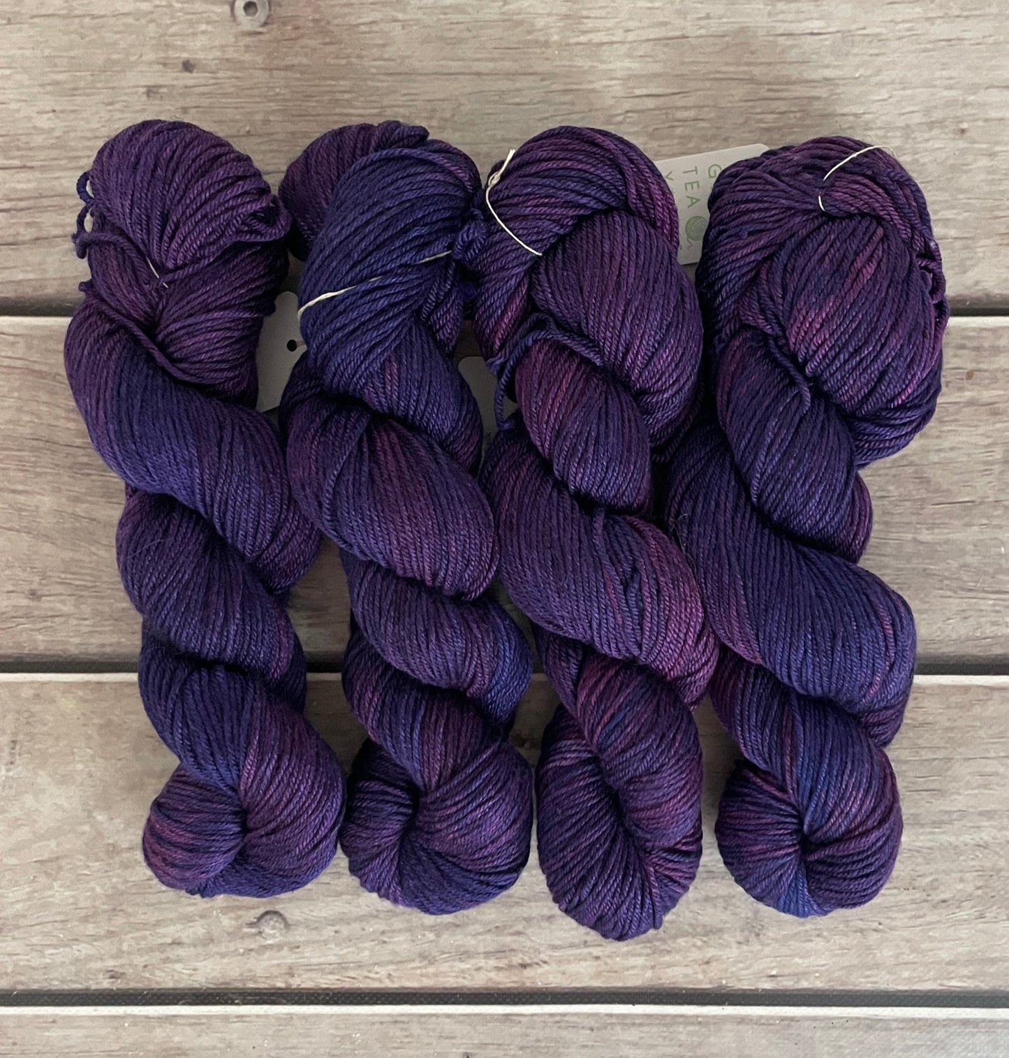 Raven's Velvet - Jasmine 8 yarn - 8 ply