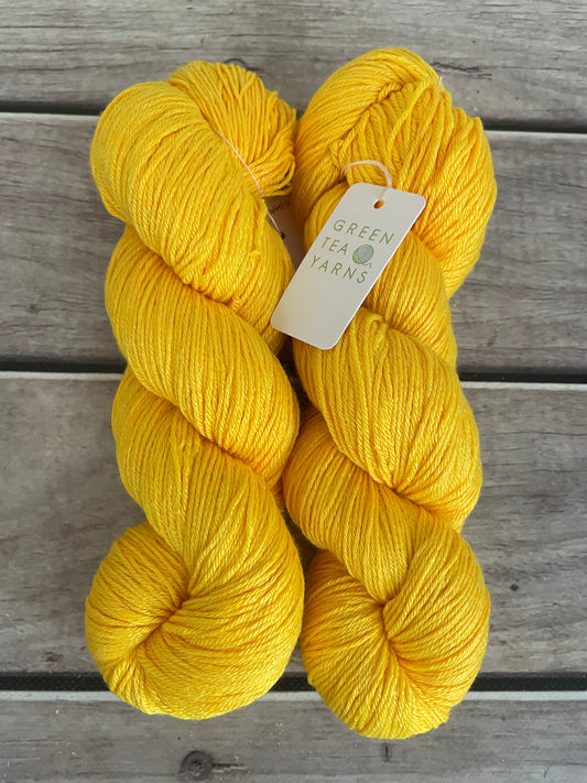 Yolk ooak - Merino/silk - 4 Ply - Jasmine