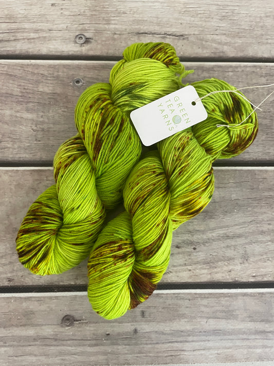 Speckled Leaf ooak - 4 ply sock yarn in merino and nylon - Darjeeling 4