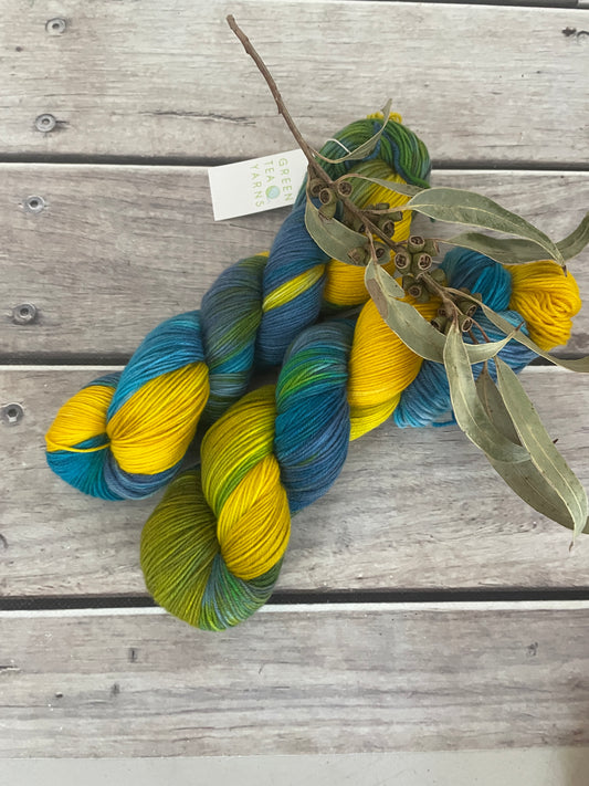 Sunburst ooak - sock yarn in merino and nylon - Darjeeling