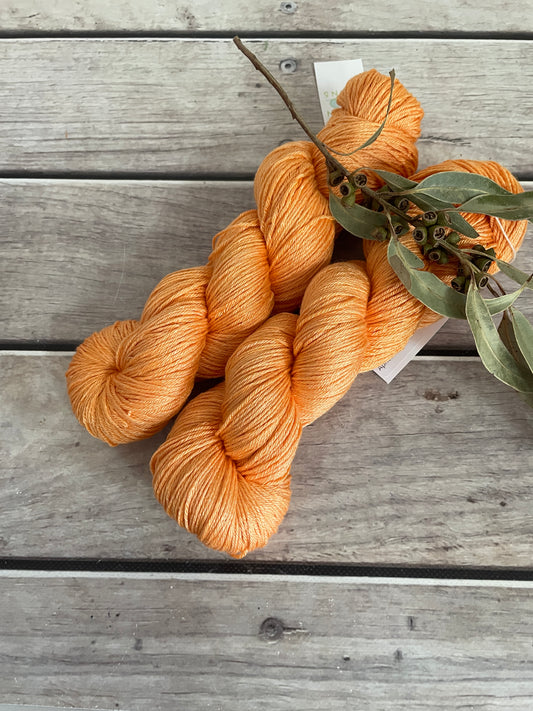 Apricot Mist - 4ply/fingering - silk and merino - Jasmin 4