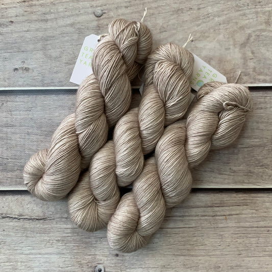 Wild Oats - 4 ply silk/merino singles yarn - Osmanthus