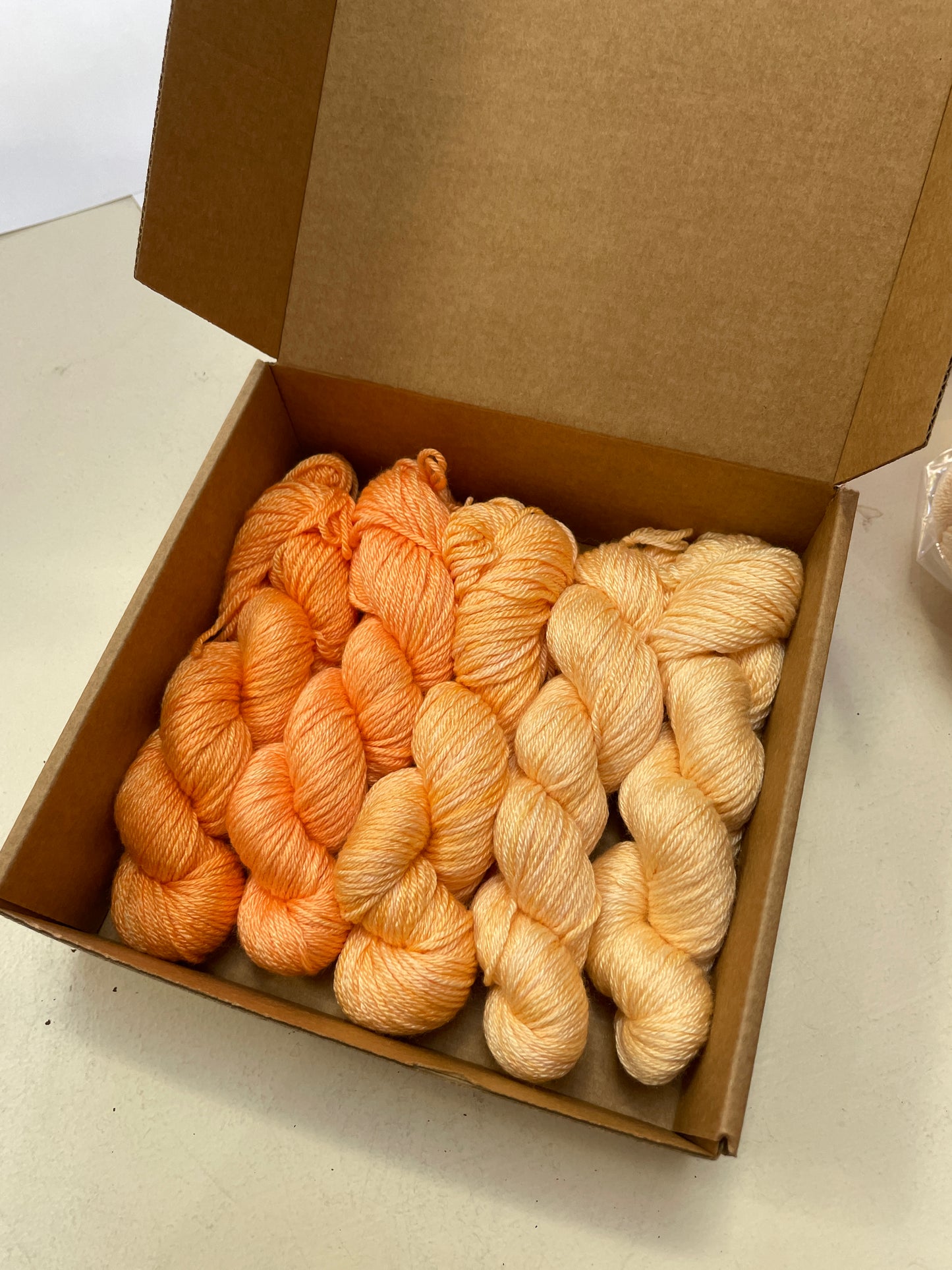 Apricot Mist fade - Jasmin 4 ply