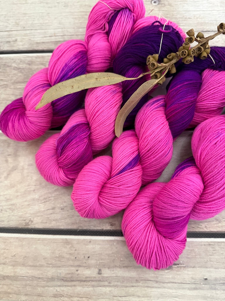 Petal and Plum ooak - 4 ply sock yarn in merino and nylon - Darjeeling 4