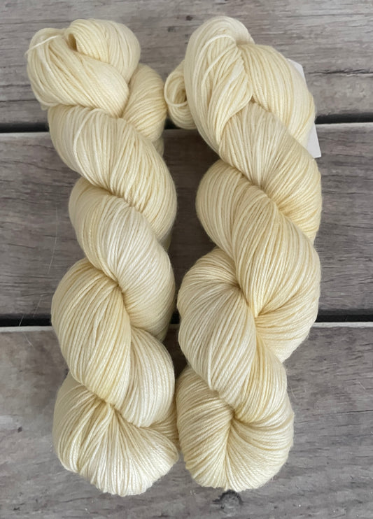 Buttercream - 4 ply sock yarn in merino and nylon - Darjeeling