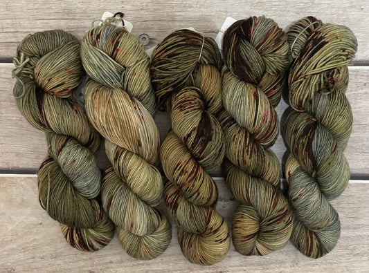 Old Stone Wall ooak - 4 ply sock yarn in merino and nylon - Darjeeling 4