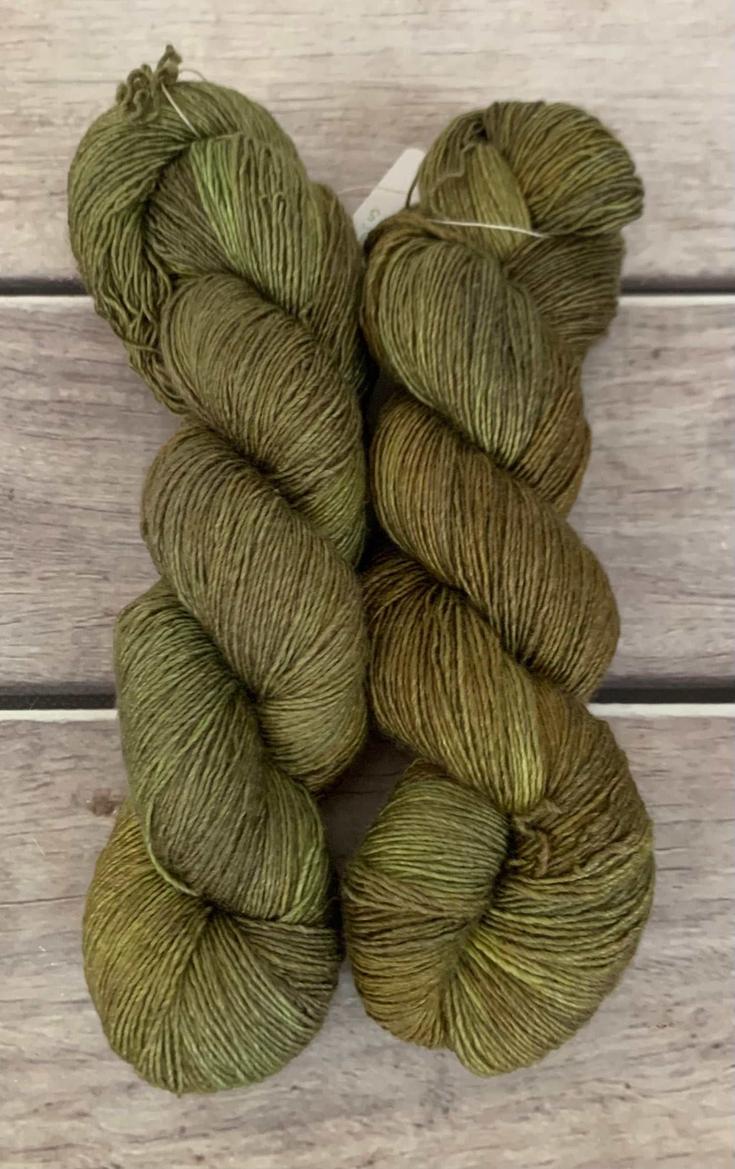 Banksia on Merino and Silk 4 ply single - Osmanthus