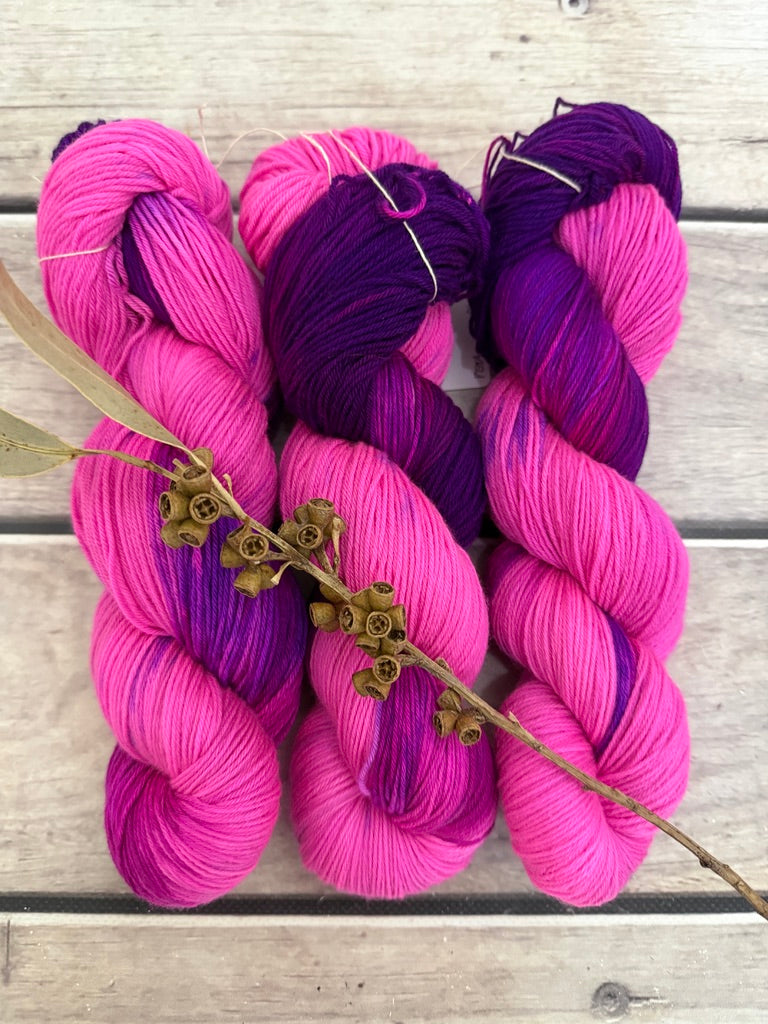 Petal and Plum ooak - 4 ply sock yarn in merino and nylon - Darjeeling 4