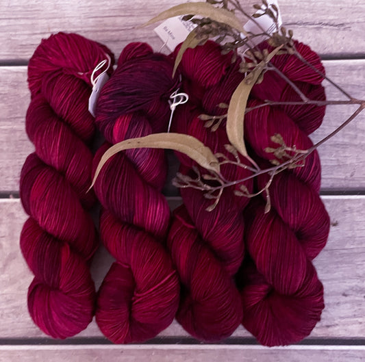 Be Mine - 4 ply merino/nylon sock yarn - Darjeeling f