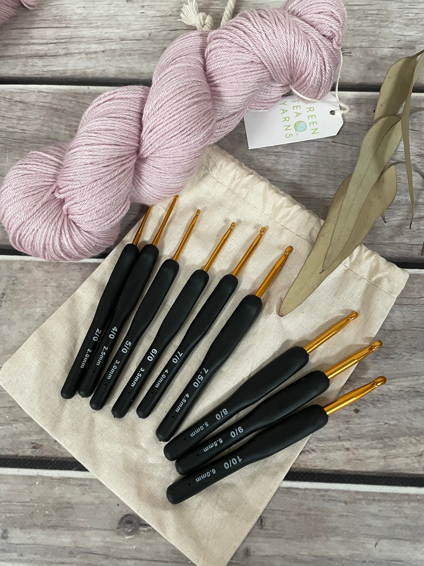 Beginner crochet hook set