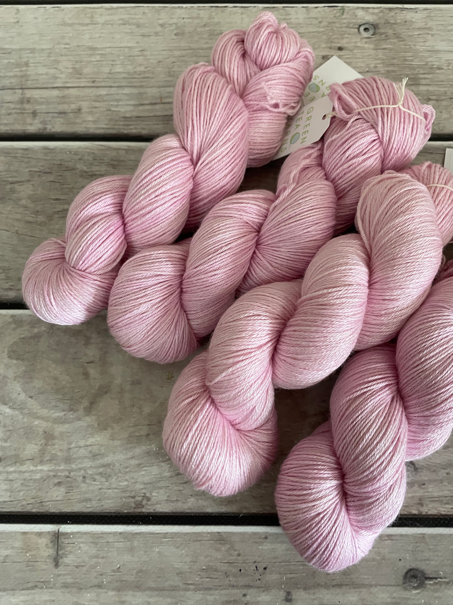 Pale Dragon - 4ply/fingering - silk and merino yarn - Jasmin 4