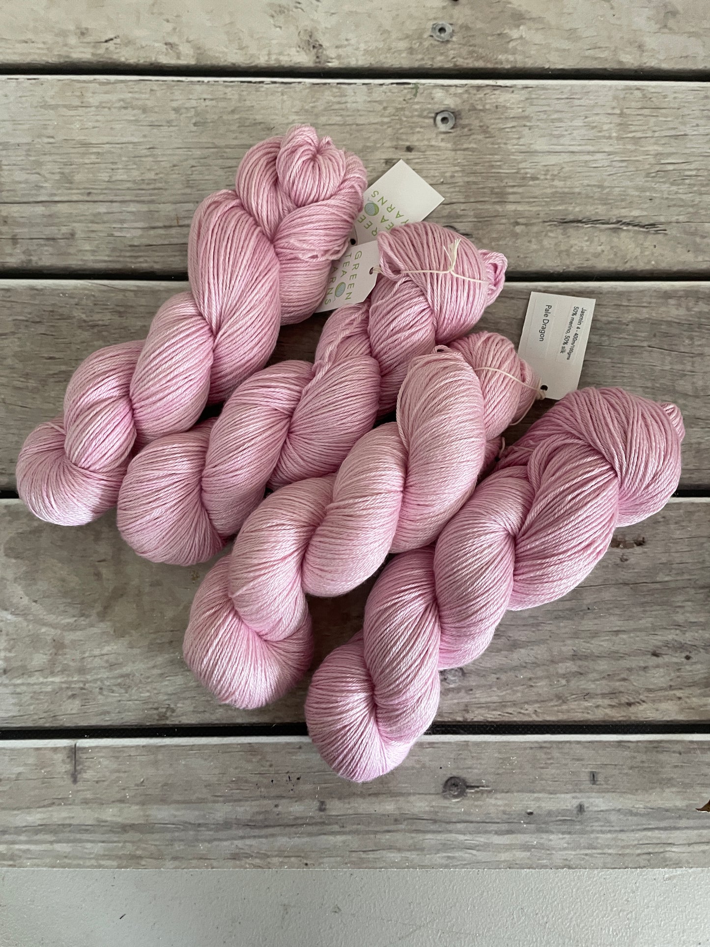Pale Dragon - 4ply/fingering - silk and merino yarn - Jasmin 4