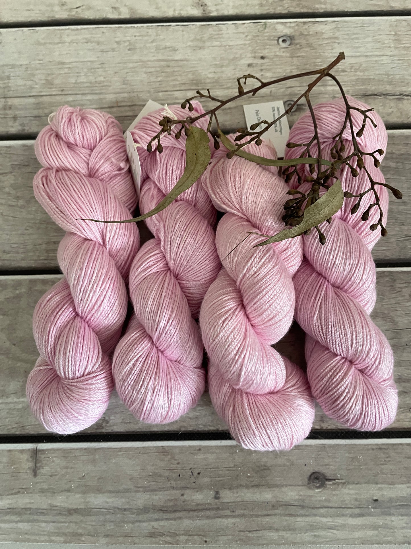 Pale Dragon - 4ply/fingering - silk and merino yarn - Jasmin 4