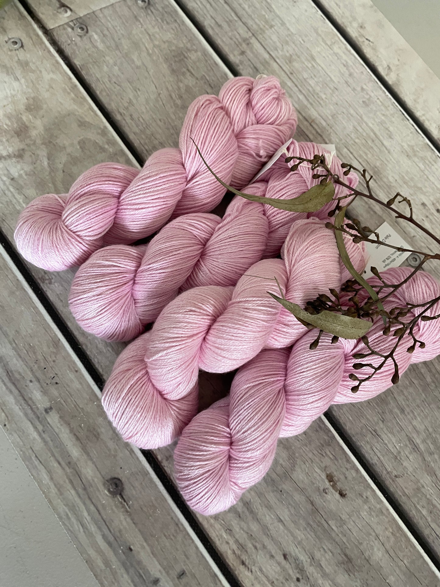 Pale Dragon - 4ply/fingering - silk and merino yarn - Jasmin 4
