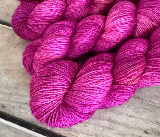 Peony Whisper ooak - 4 ply sock yarn in merino and nylon - Darjeeling 4