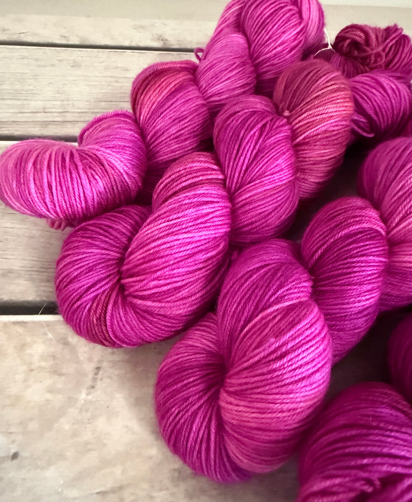 Peony Whisper ooak - 4 ply sock yarn in merino and nylon - Darjeeling 4