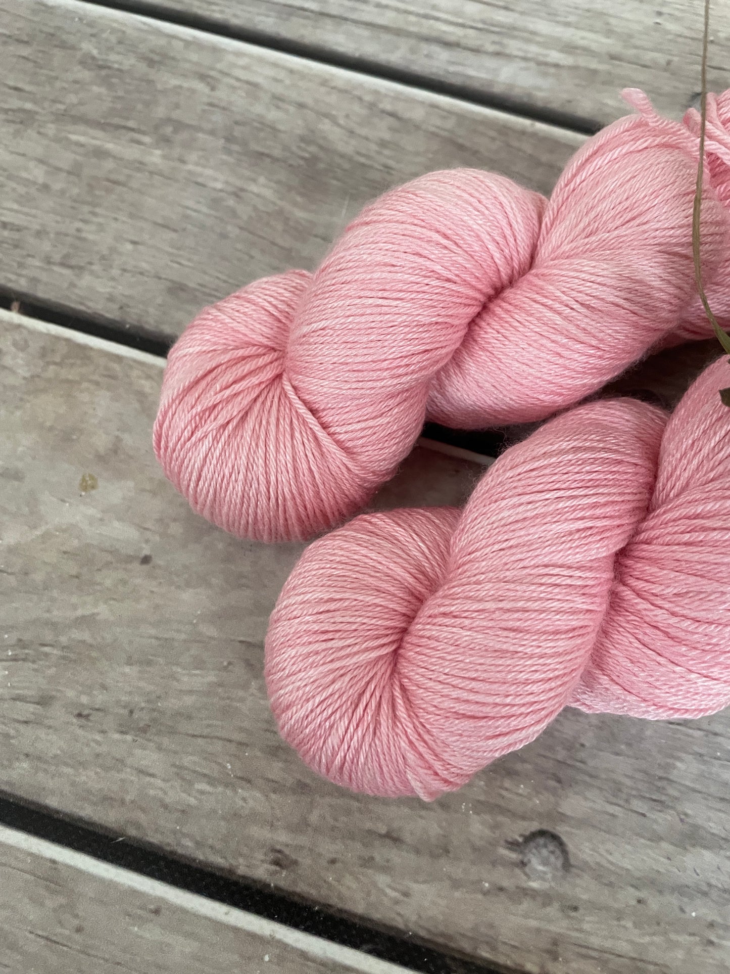 Pretty in Pink - 4ply/fingering - silk and merino yarn - Jasmin 4