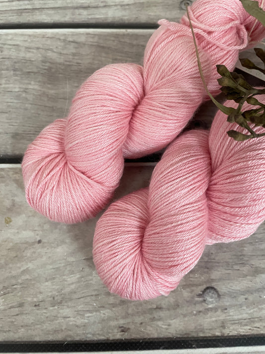 Pretty in Pink - 4ply/fingering - silk and merino yarn - Jasmin 4
