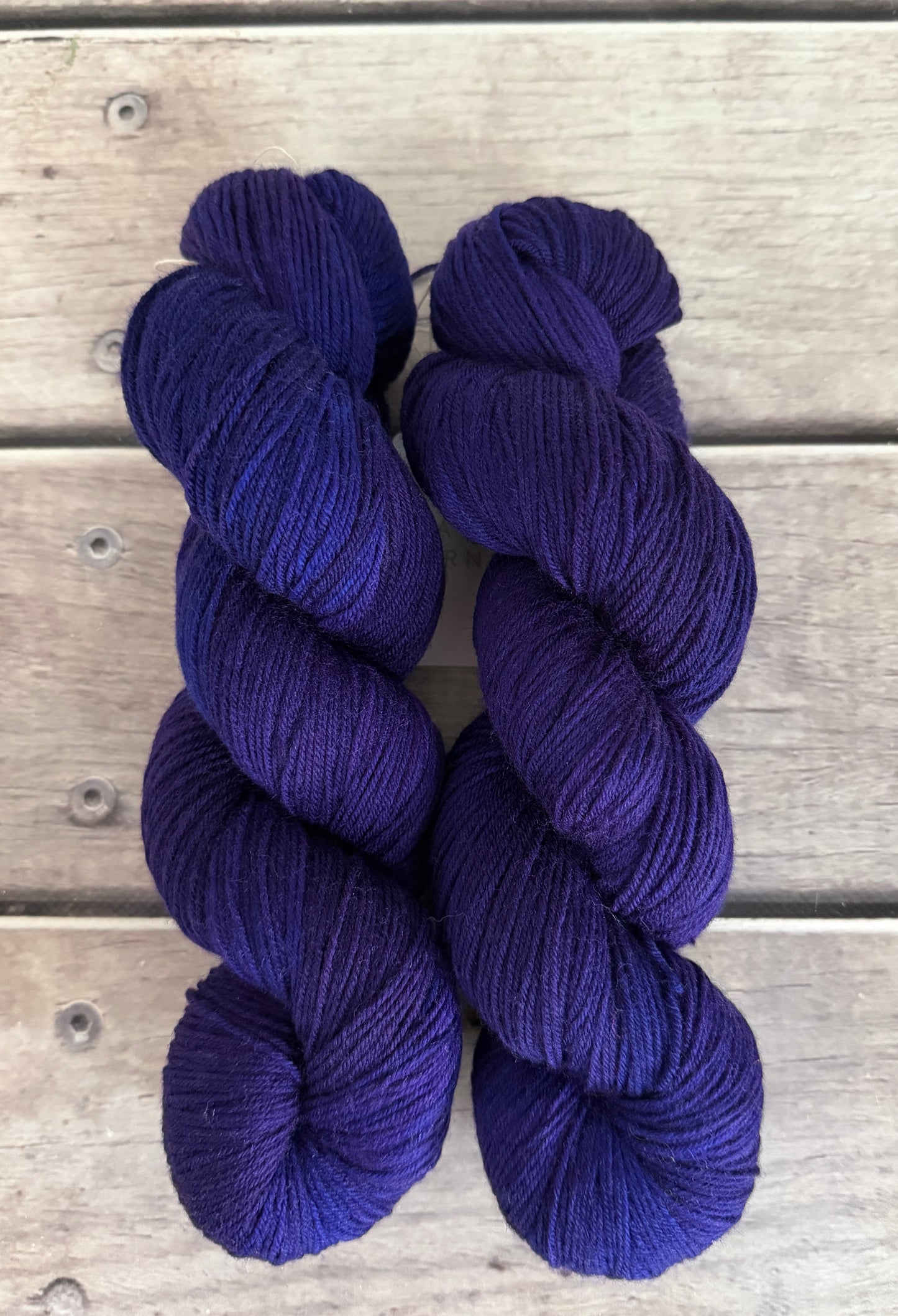 Raven's Velvet - 4 ply sock yarn in merino and nylon - Darjeeling 4