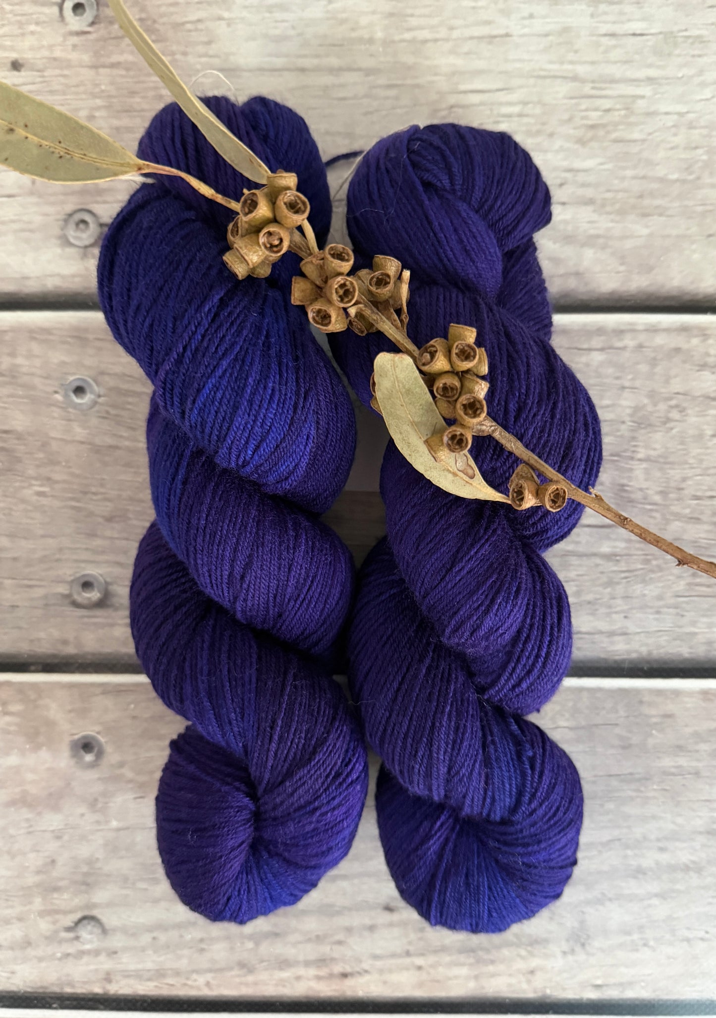 Raven's Velvet - 4 ply sock yarn in merino and nylon - Darjeeling 4
