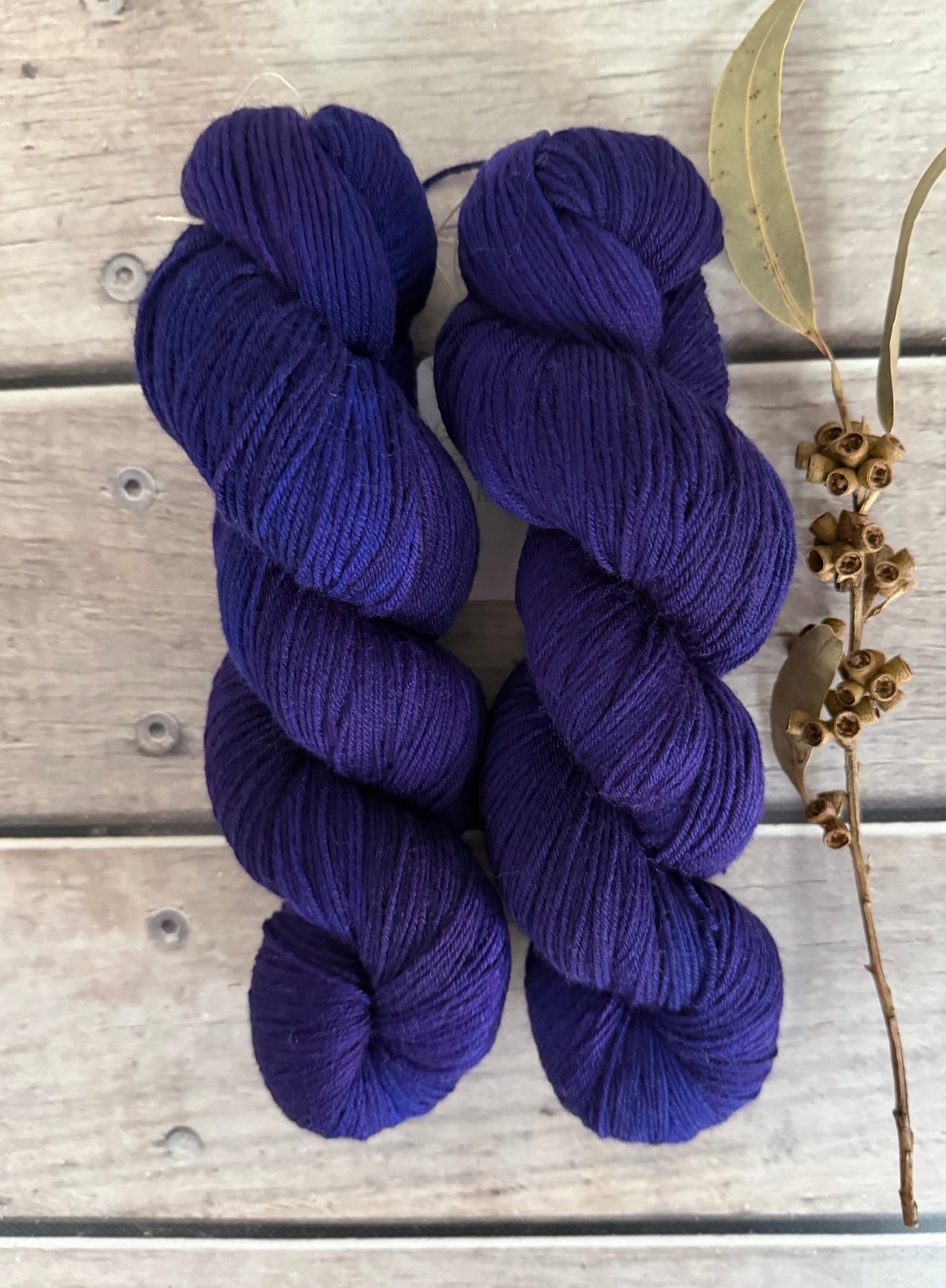 Raven's Velvet - 4 ply sock yarn in merino and nylon - Darjeeling 4