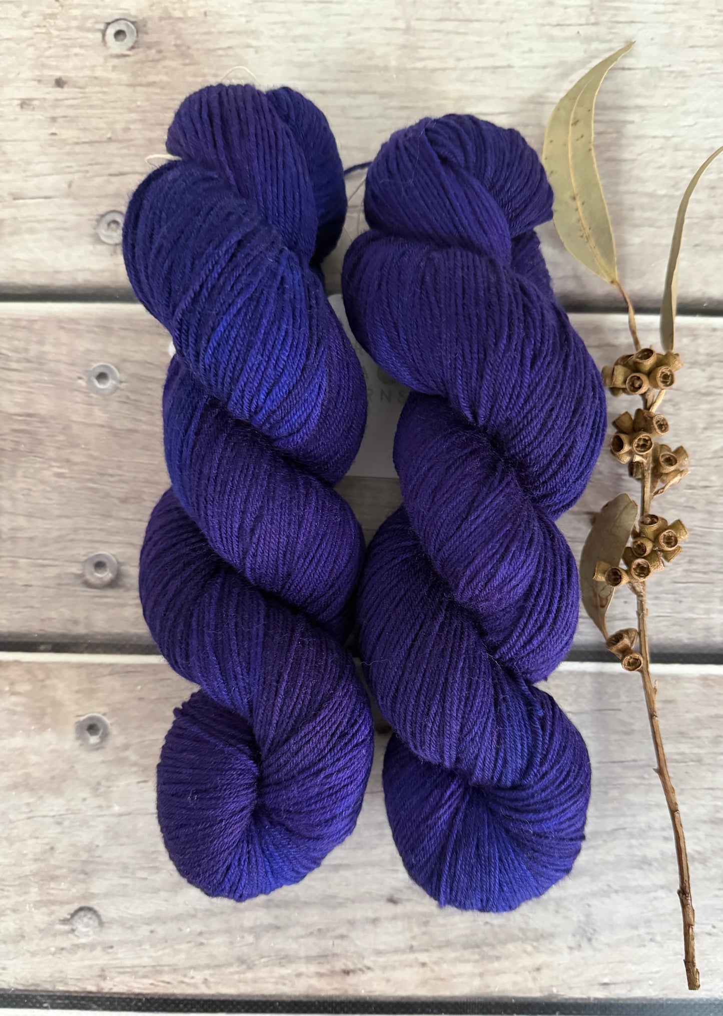Raven's Velvet - 4 ply sock yarn in merino and nylon - Darjeeling 4