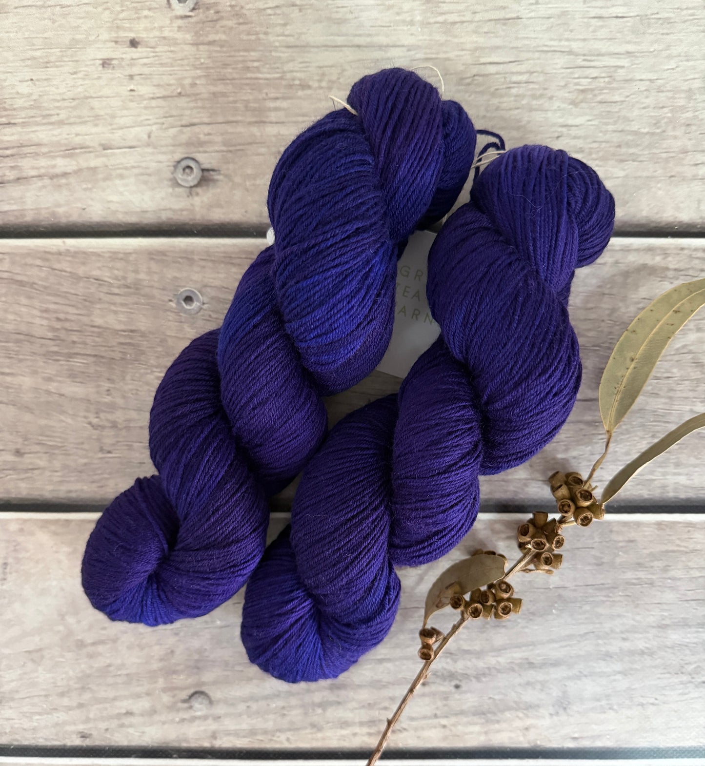 Raven's Velvet - 4 ply sock yarn in merino and nylon - Darjeeling 4