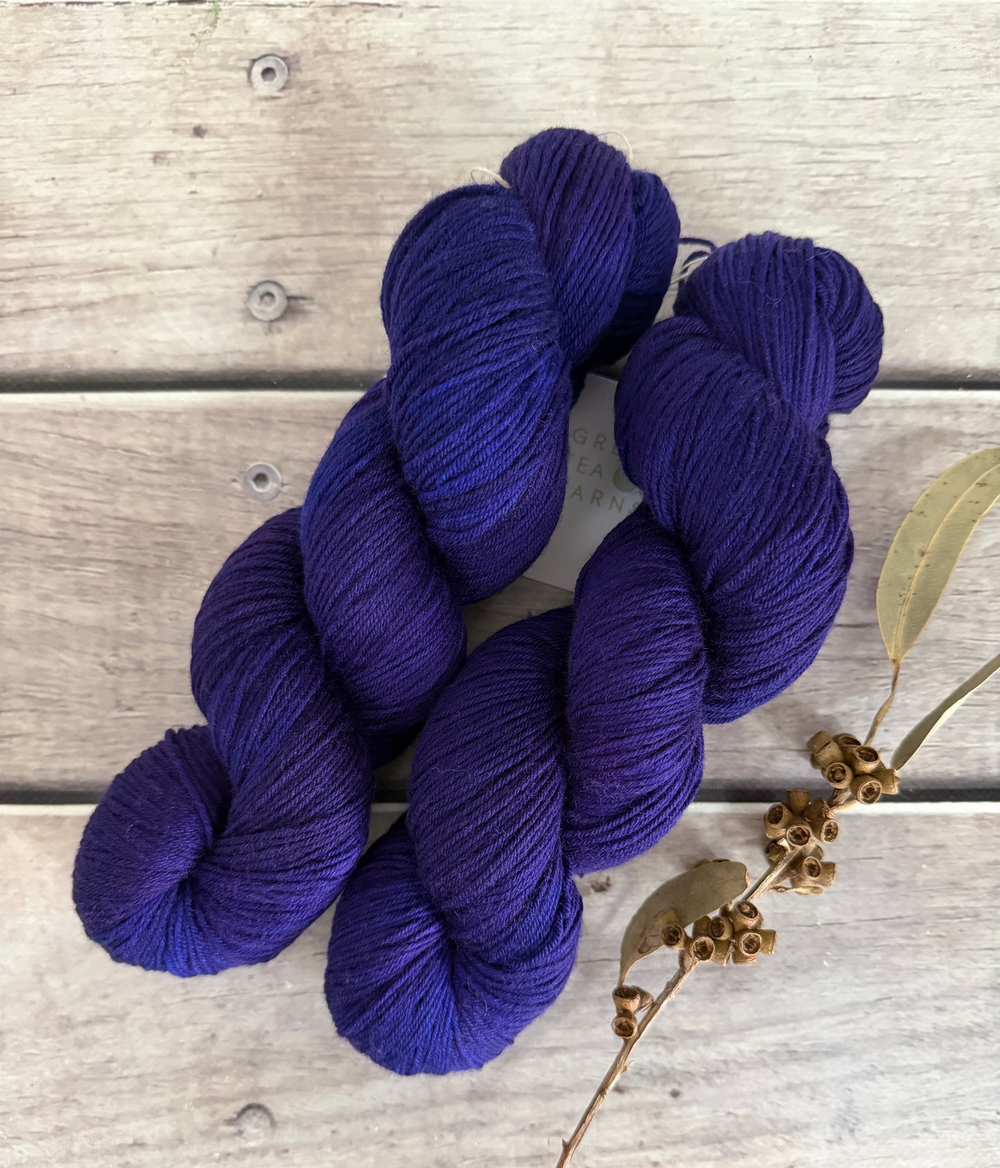 Raven's Velvet - 4 ply sock yarn in merino and nylon - Darjeeling 4