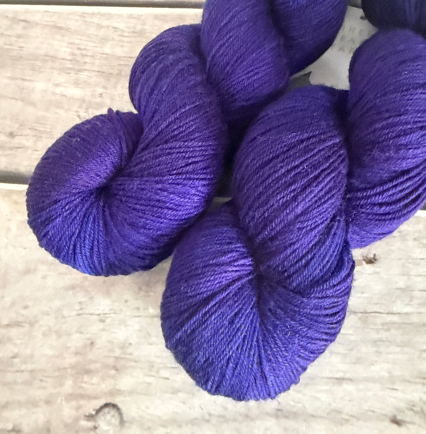 Raven's Velvet - 4 ply sock yarn in merino and nylon - Darjeeling 4