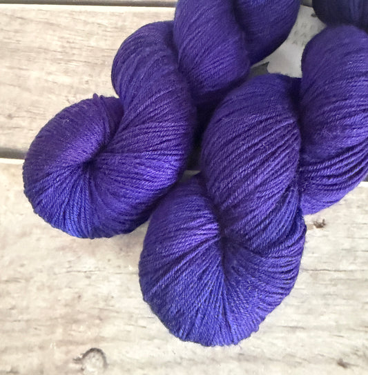 Raven's Velvet - 4 ply sock yarn in merino and nylon - Darjeeling 4