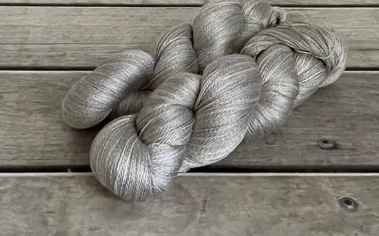 Oysters on the Bay - 2 ply in Mulberry silk - Pekoe (l)