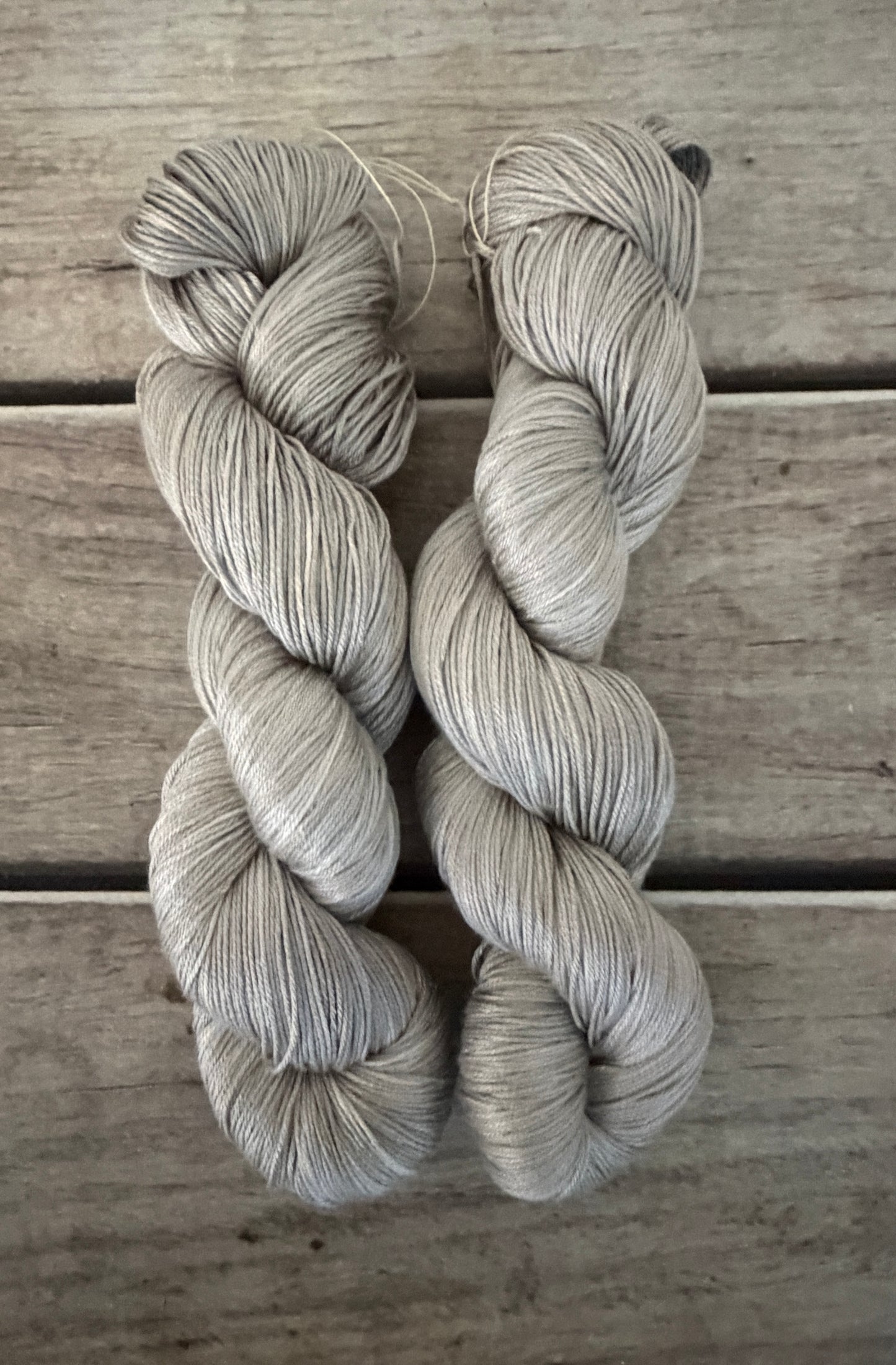 Oysters - 4 ply in Mulberry silk - Pekoe f