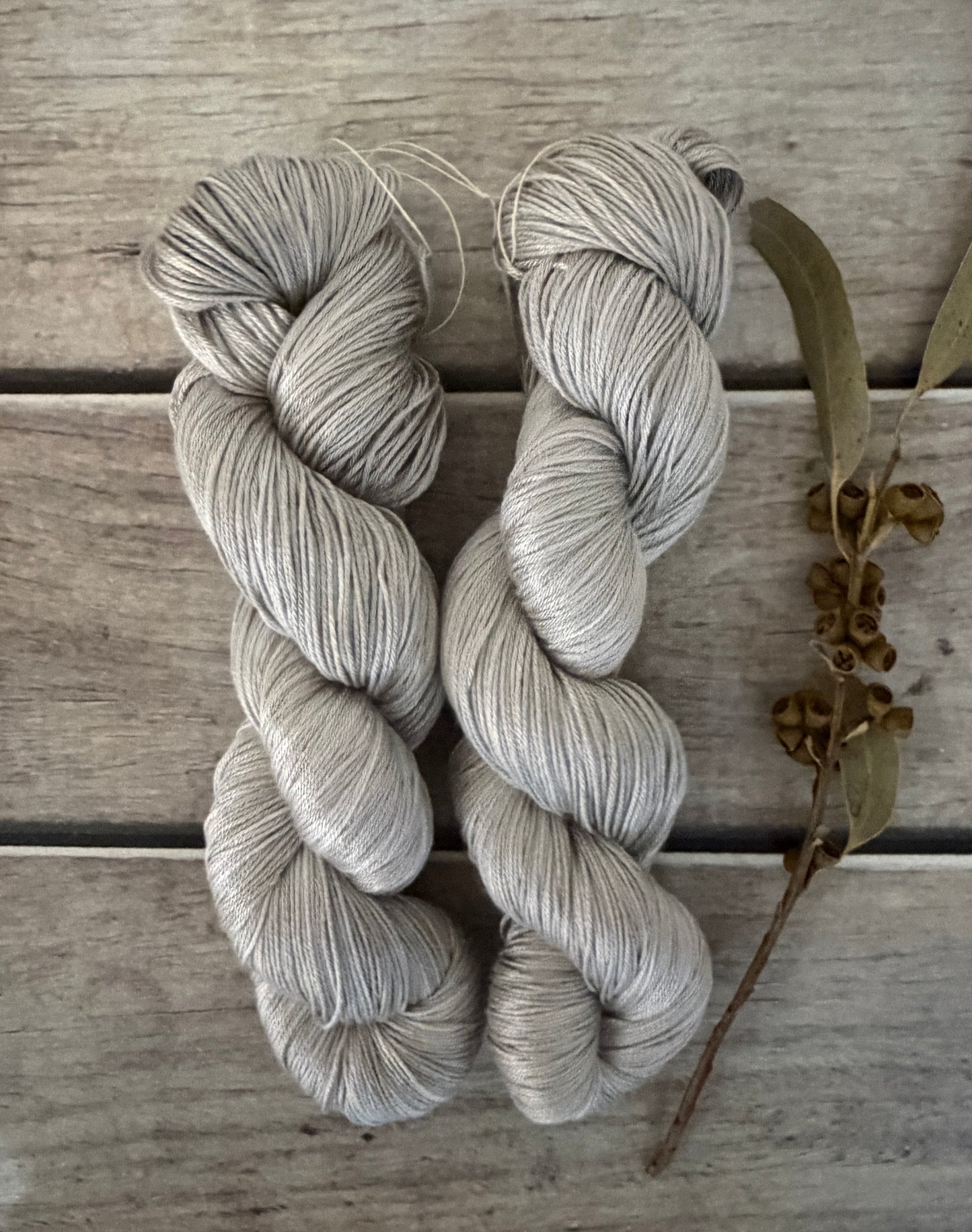 Oysters - 4 ply in Mulberry silk - Pekoe f