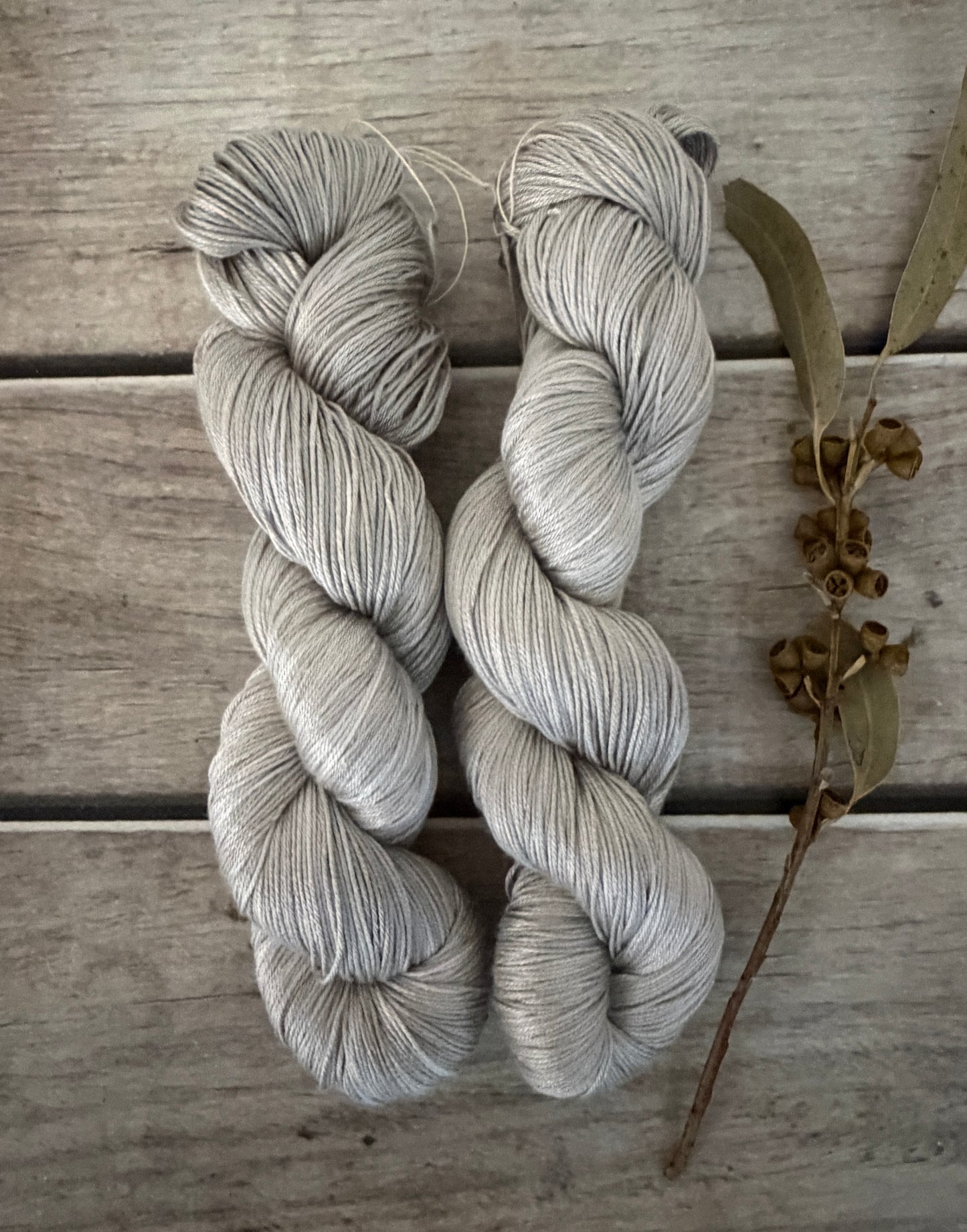 Oysters - 4 ply in Mulberry silk - Pekoe f