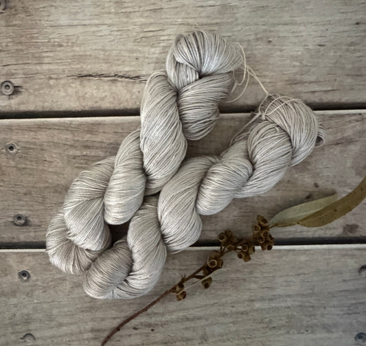 Oysters - 4 ply in Mulberry silk - Pekoe f