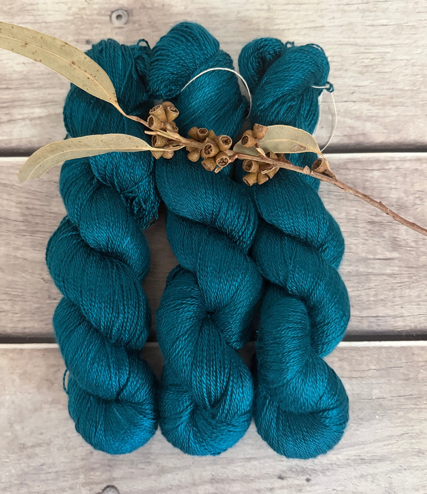 Vintage Button  - 3 ply Mulberry silk - Pekoe (hl)