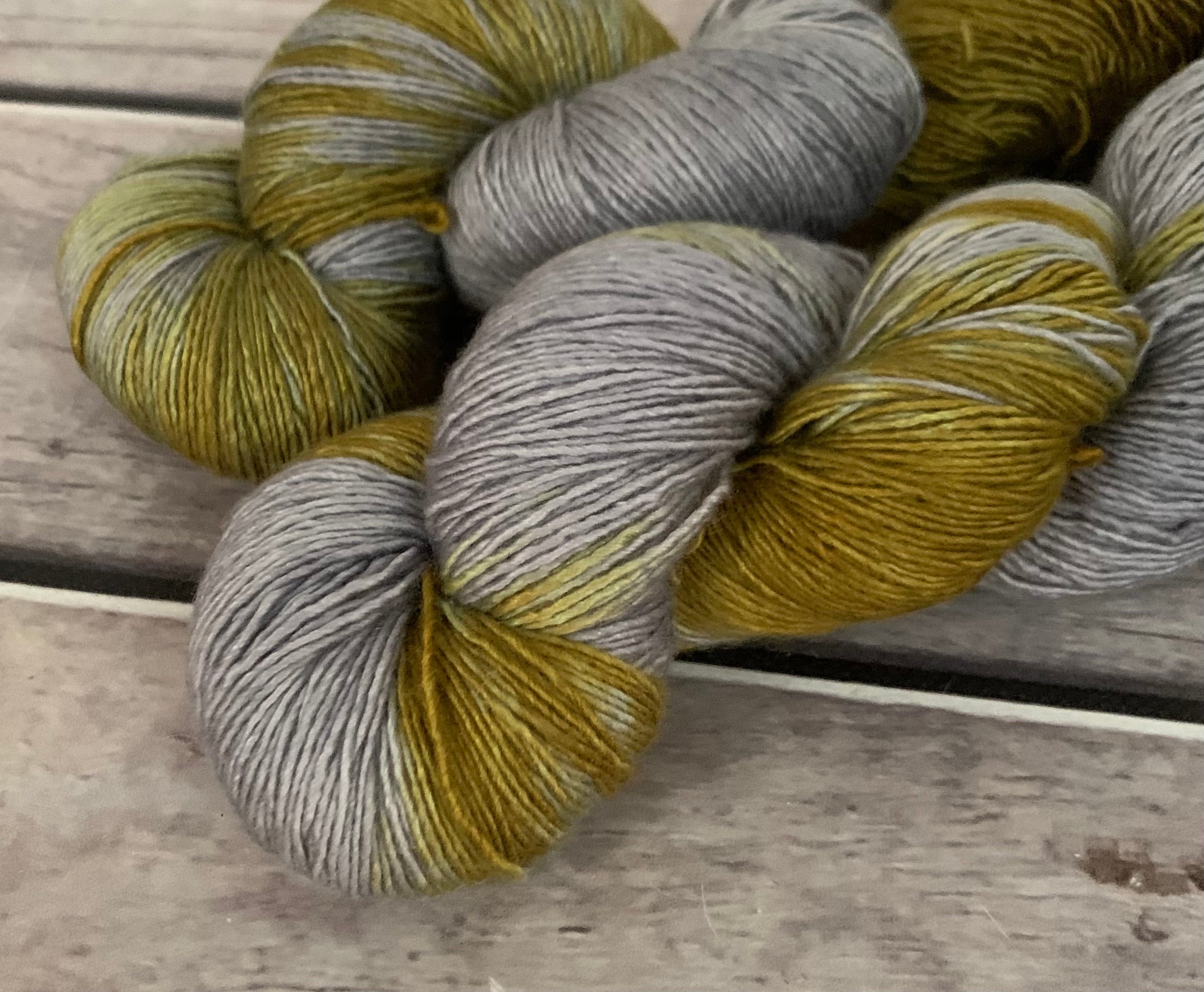 Silvereye Wing - 4 ply Merino /Silk single yarn - Osmanthus – Green Tea ...