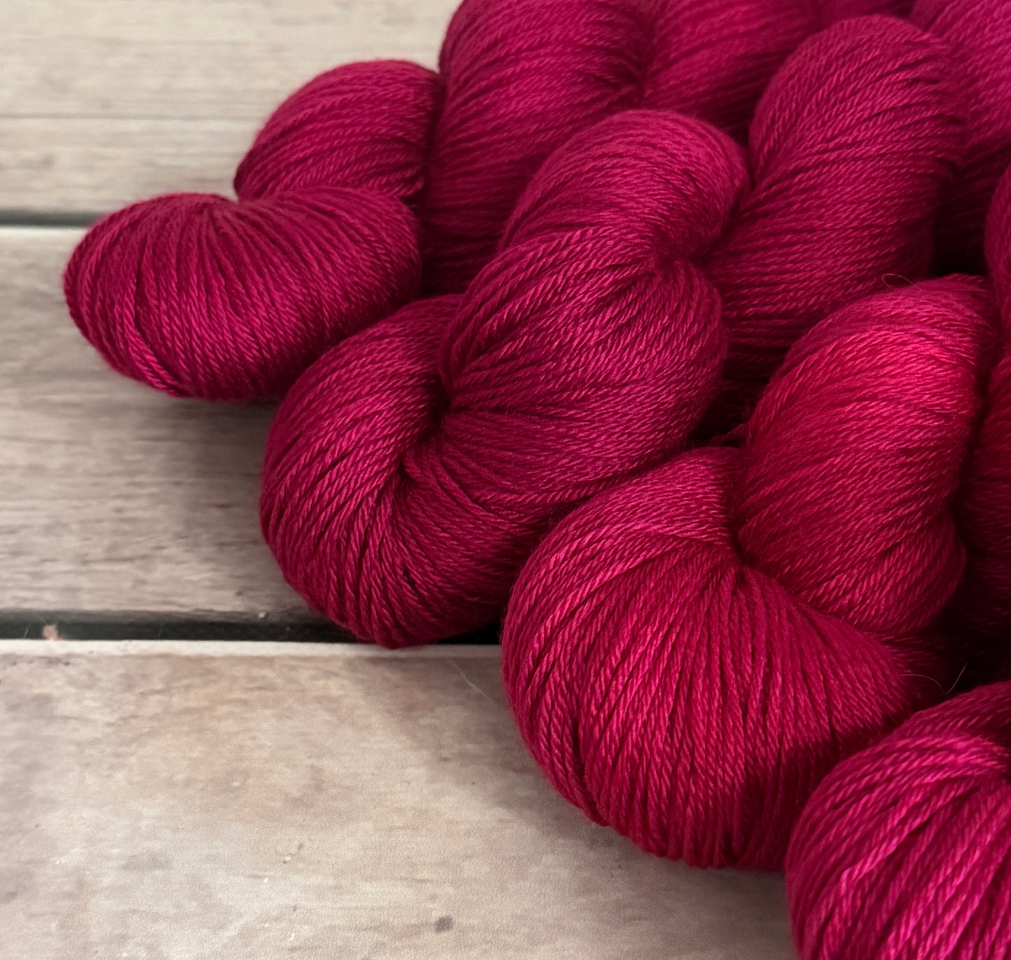 Bush Berries - 4ply/fingering - silk and merino yarn - Jasmine 4