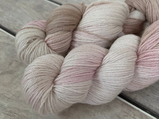 Silvereye - Belly - 4ply/fingering - silk and merino - Jasmin 4
