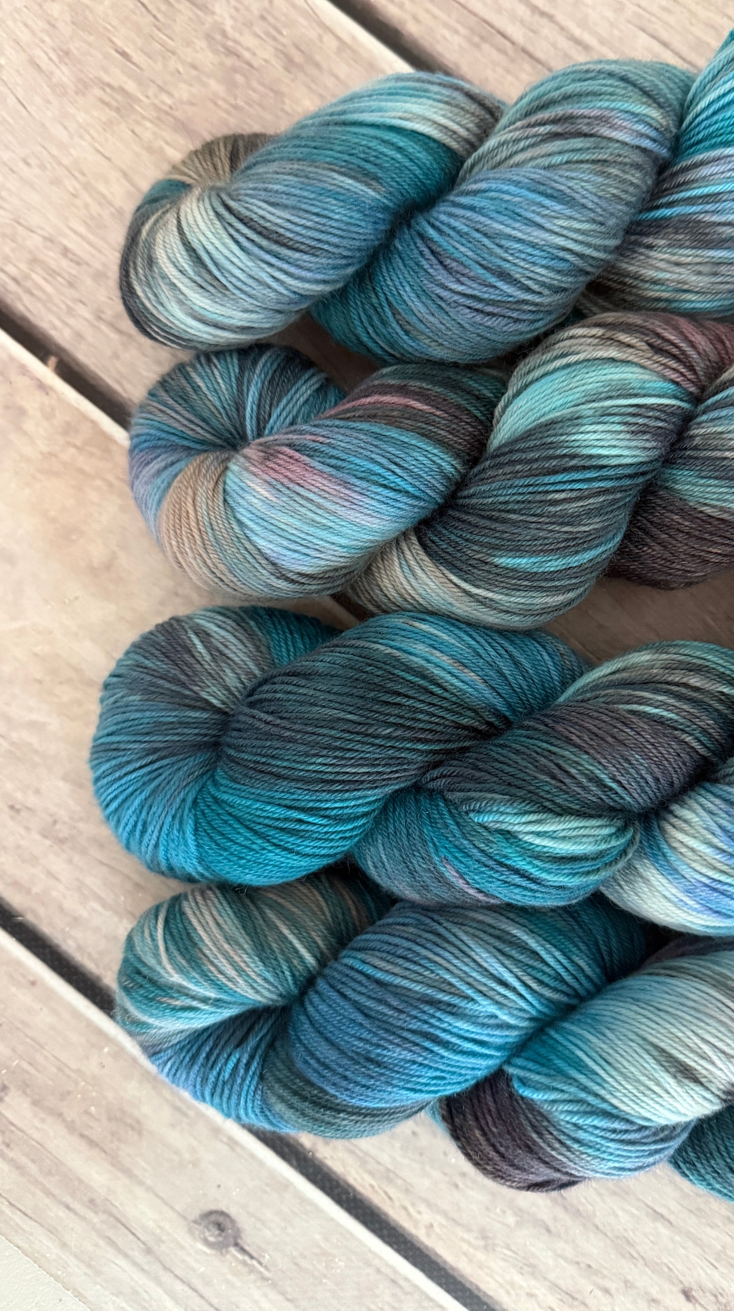 Urban Rain ooak - 4 ply sock yarn in merino and nylon - Darjeeling 4