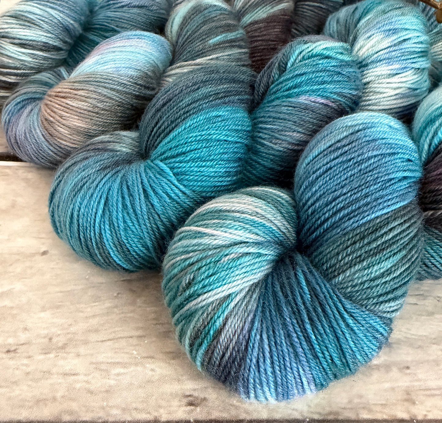 Urban Rain ooak - 4 ply sock yarn in merino and nylon - Darjeeling 4