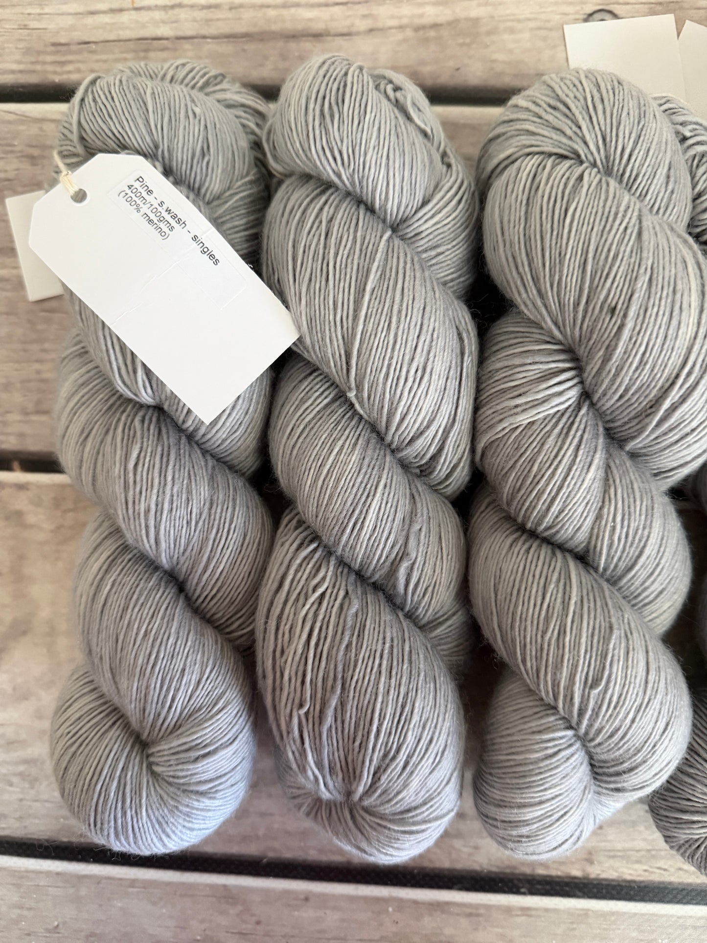 Silver Mist - sw 4 ply merino single _ Pine
