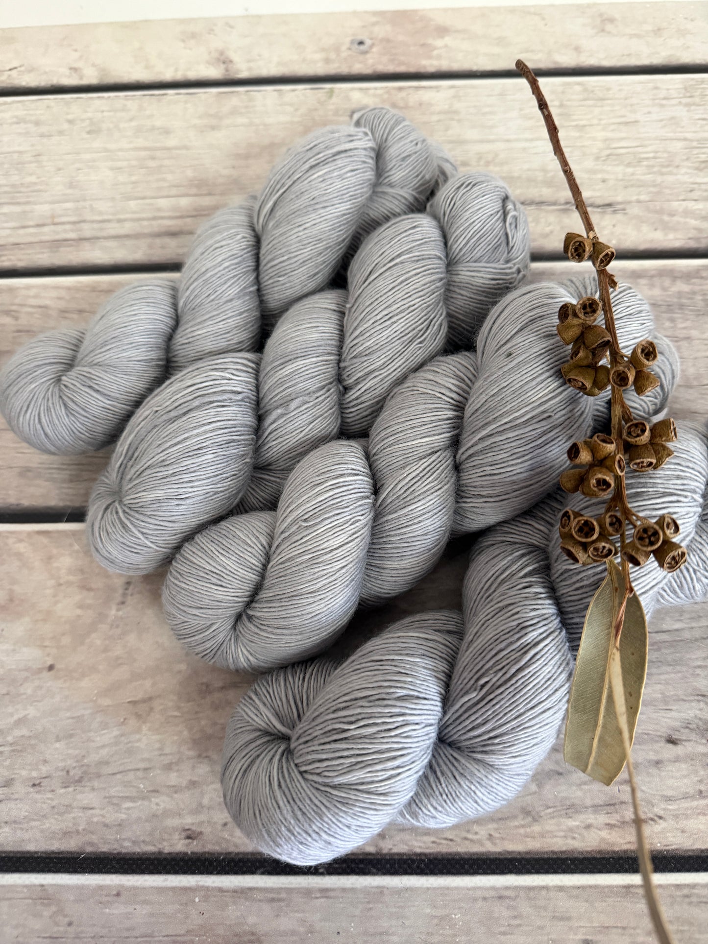 Silver Mist - sw 4 ply merino single _ Pine